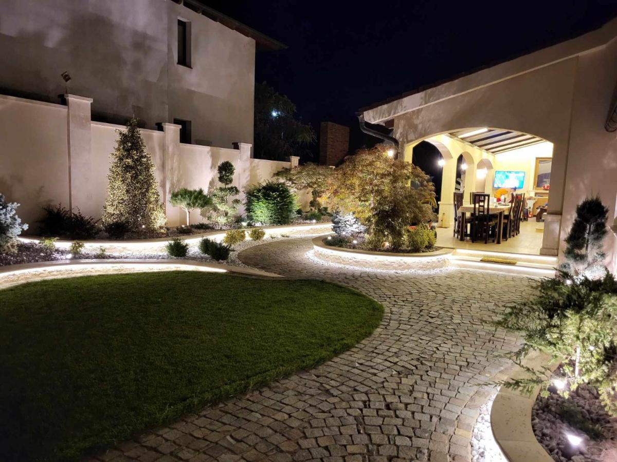Sika Royal Garden & Spa Central Apartment Arad Exterior foto
